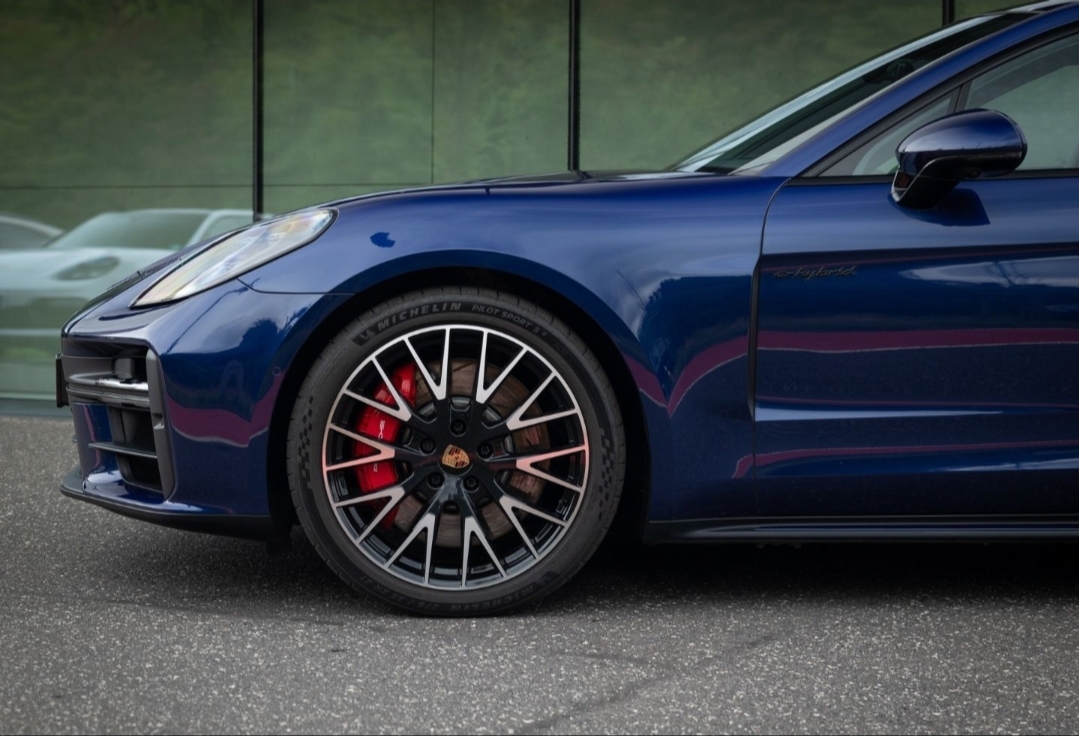 
								Panamera 4S E-Hybrid full									