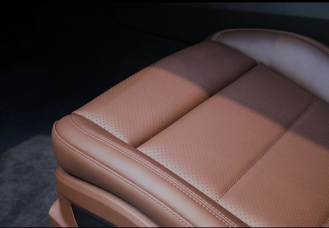 
								MACAN 4 Electric full									