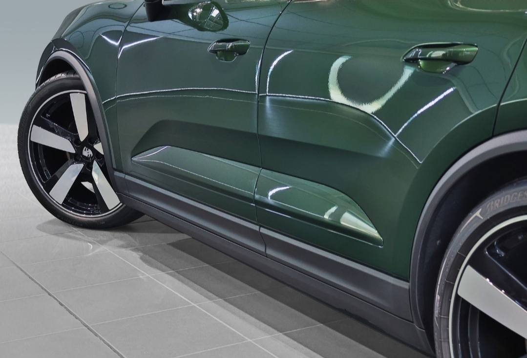 
								MACAN 4 Electric full									