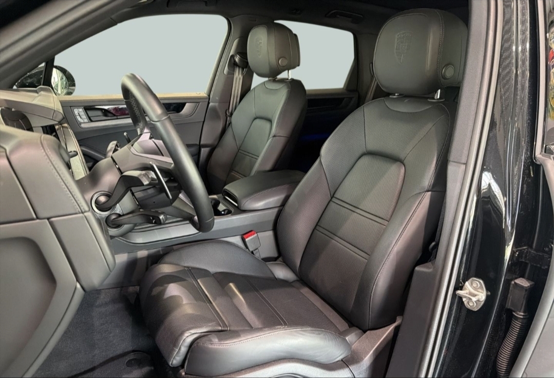 
								CAYENNE E-Hybrid Black EDITION full									