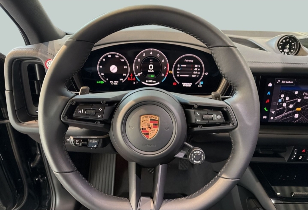 
								CAYENNE E-Hybrid Black EDITION full									