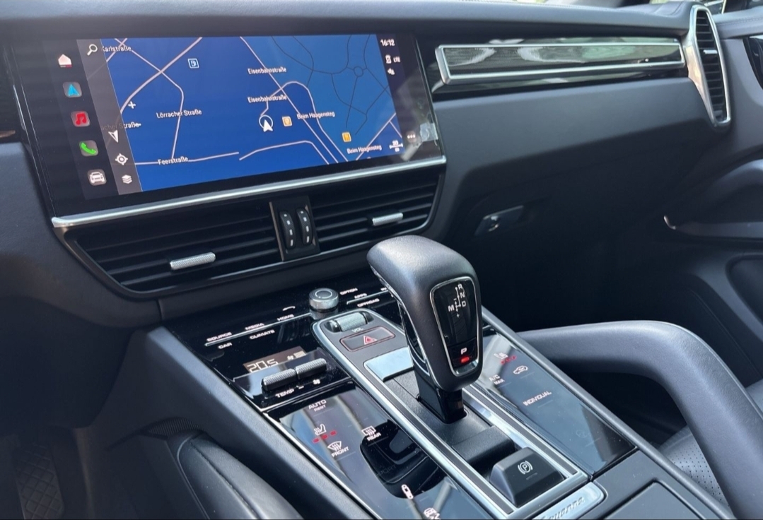 
								Cayenne Coupe PLATINUM EDITION full									