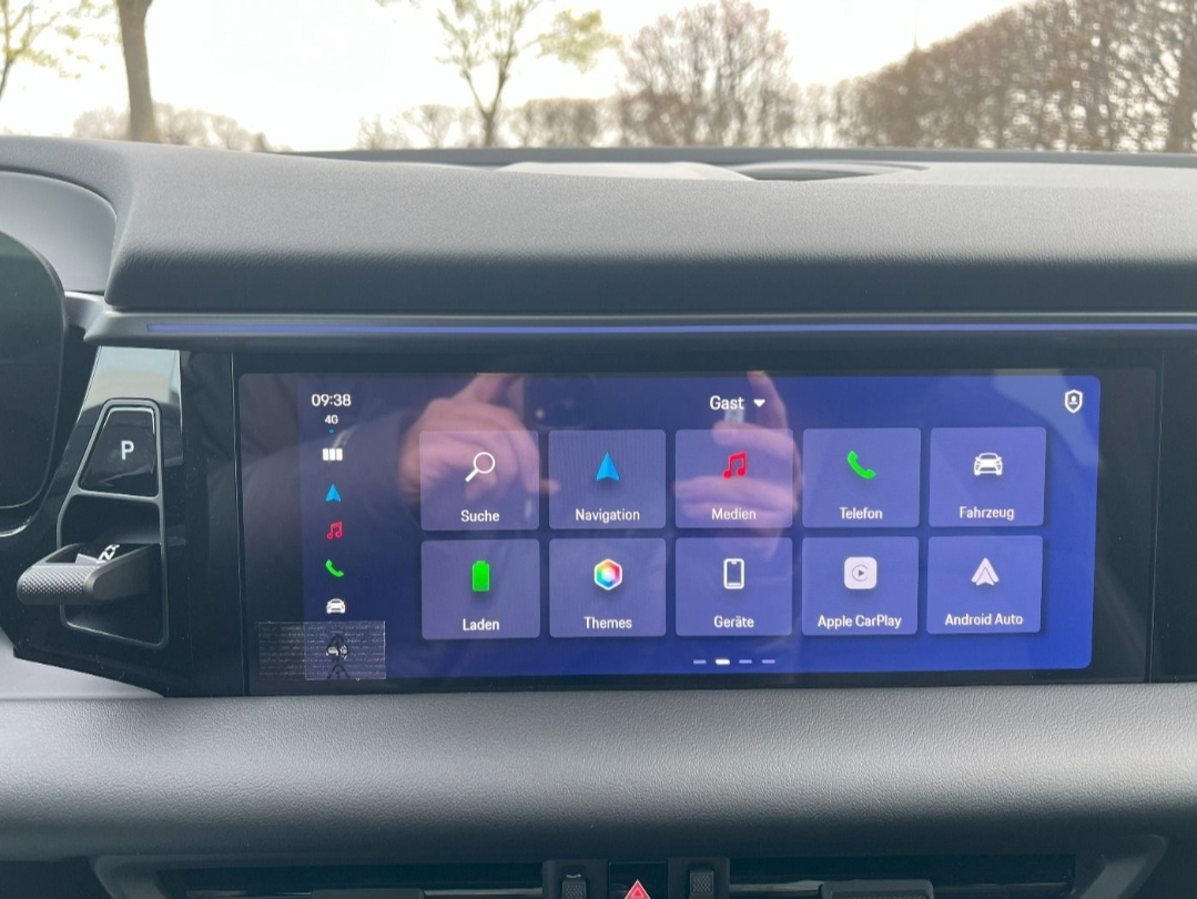 
								MACAN Electric full									