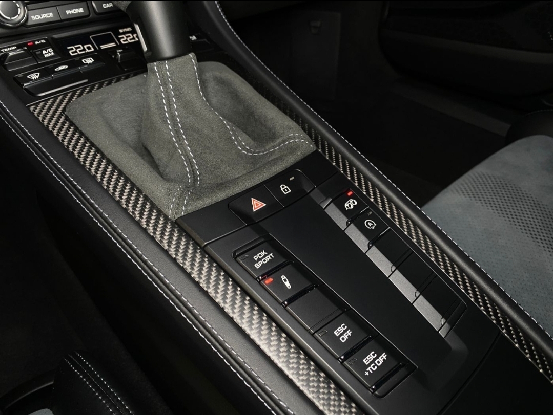 
								CAYMAN GT4 RS 718 full									