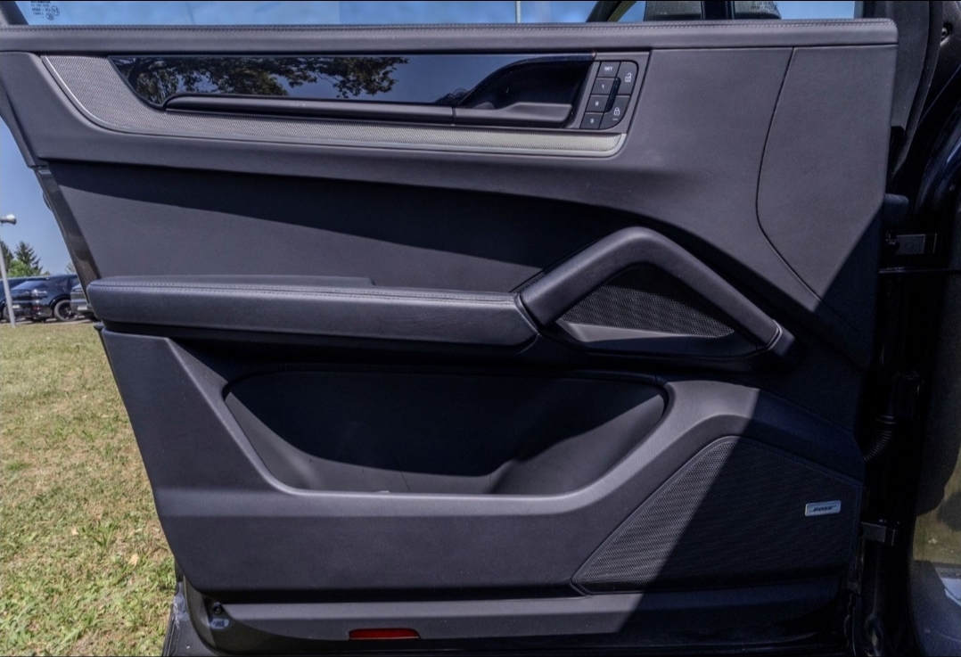 
								CAYENNE E-HYBRID full									