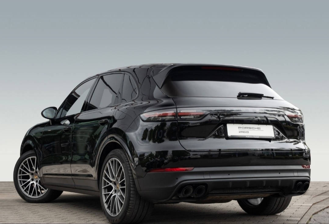 
								CAYENNE E-HYBRID BLACK EDITION full									