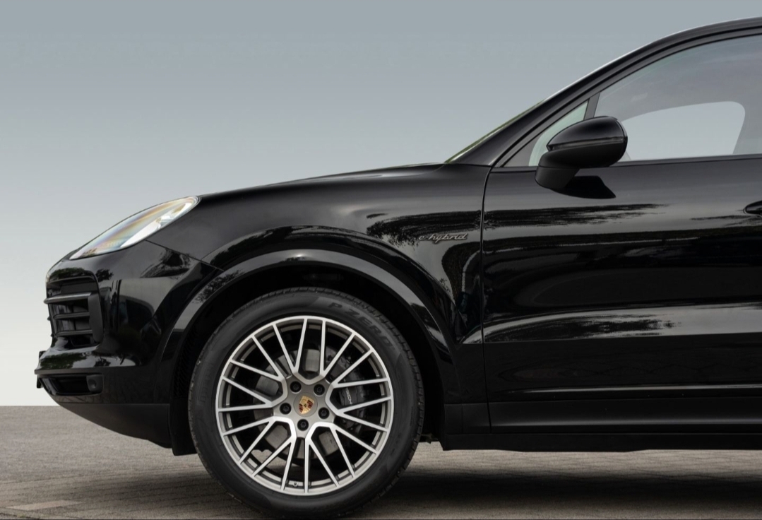 
								CAYENNE E-HYBRID BLACK EDITION full									