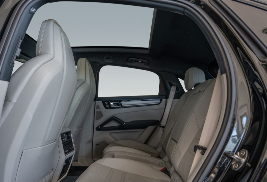 
								CAYENNE COUPE E-HYBRID PLATINUM EDITION full									