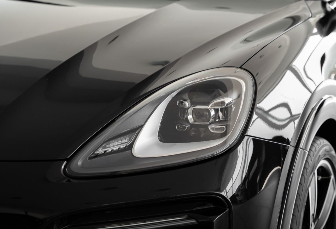 
								CAYENNE COUPE E-HYBRID PLATINUM EDITION full									