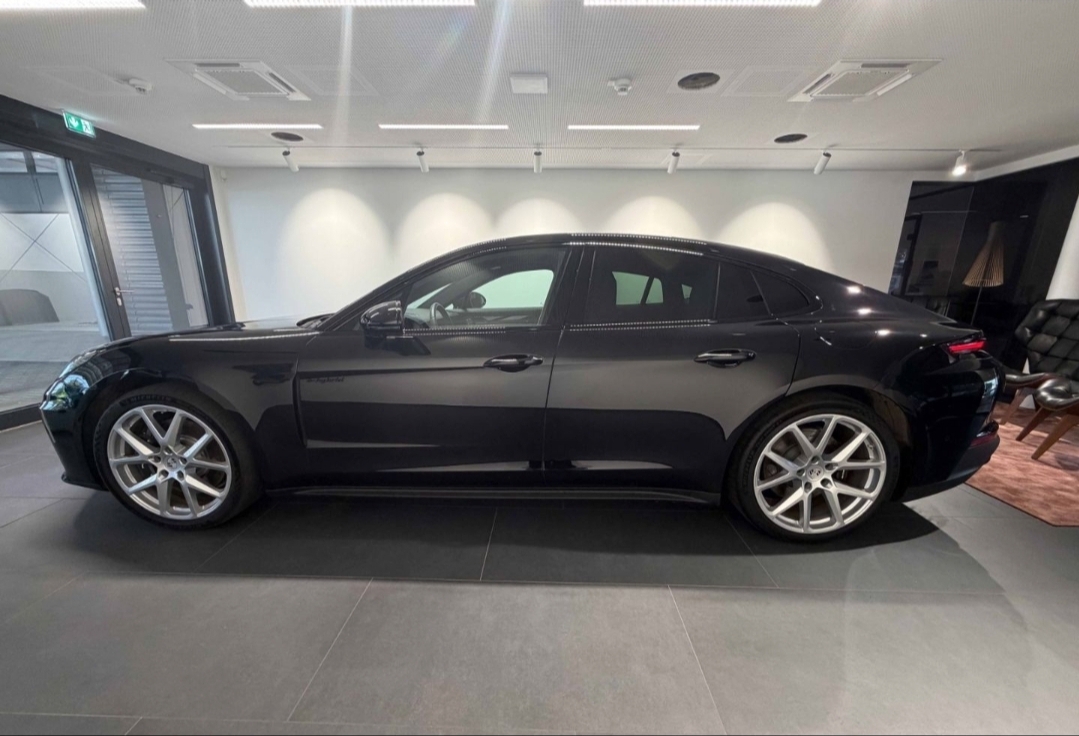 
								PANAMERA 4 E-HYBRID full									