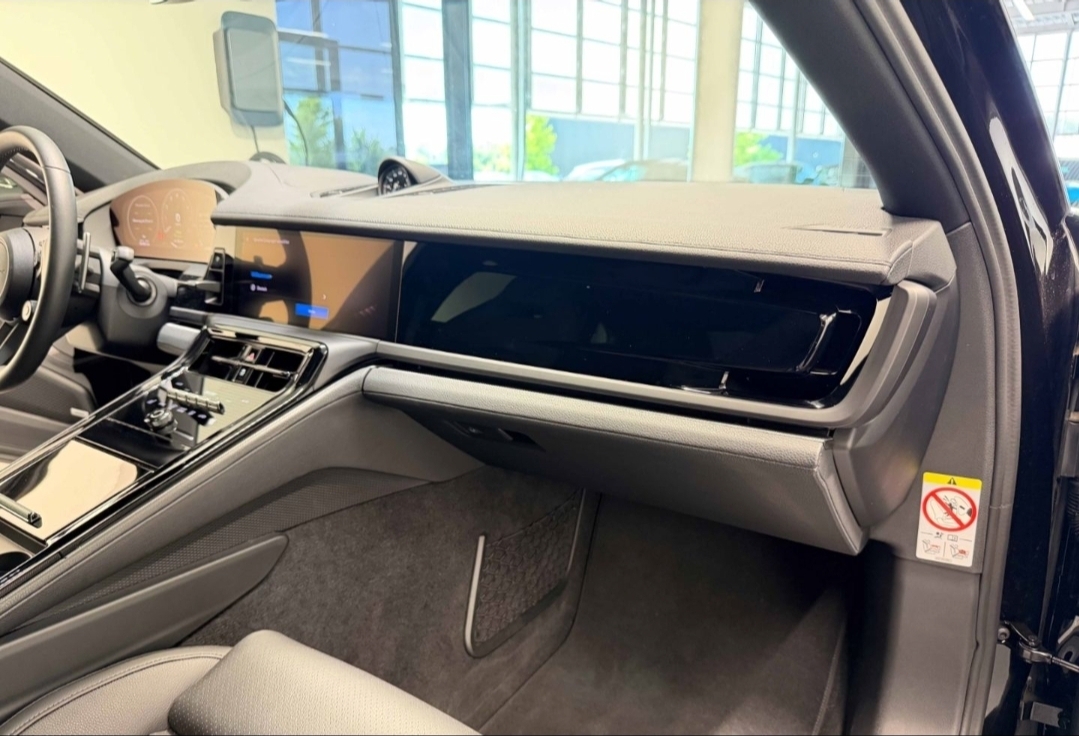 
								PANAMERA 4 E-HYBRID full									