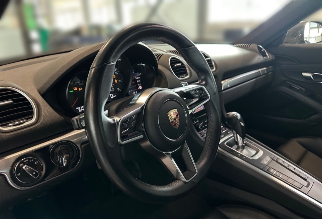 
								CAYMAN 718 full									