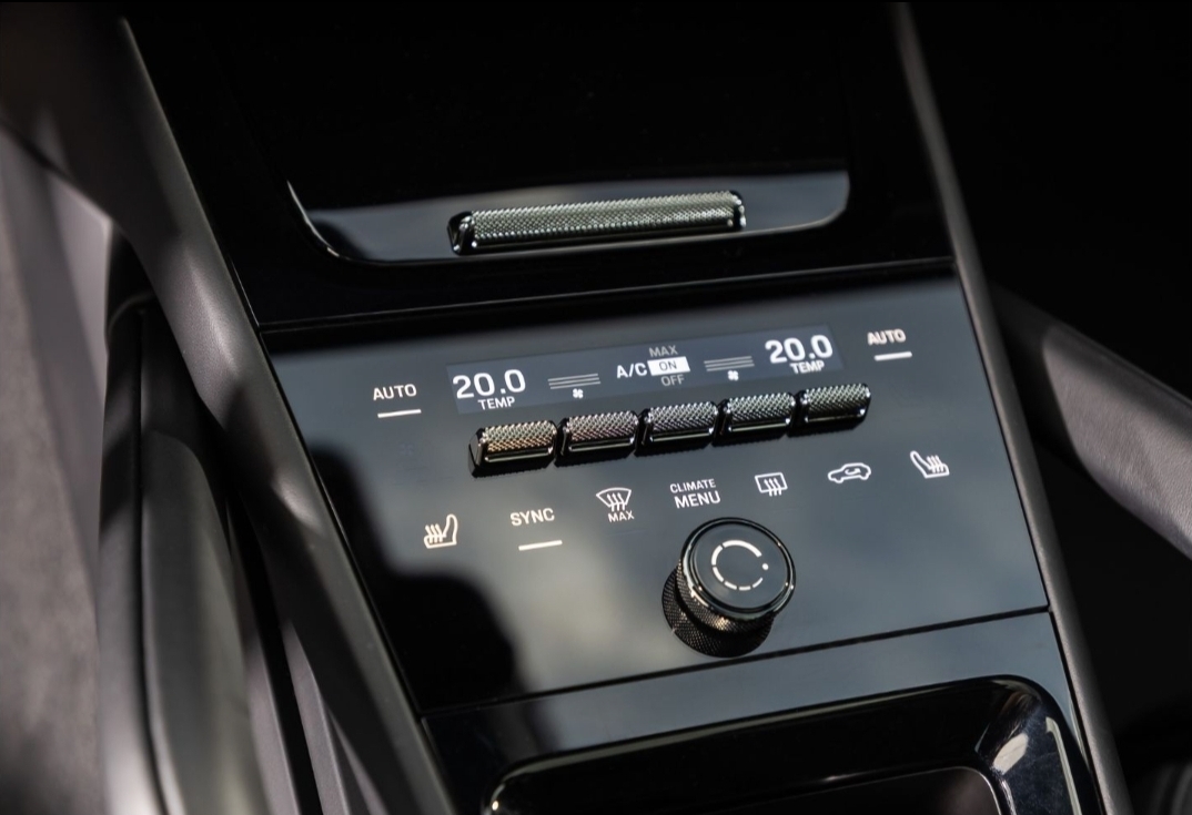 
								CAYENNE S COUPE E-HYBRID full									