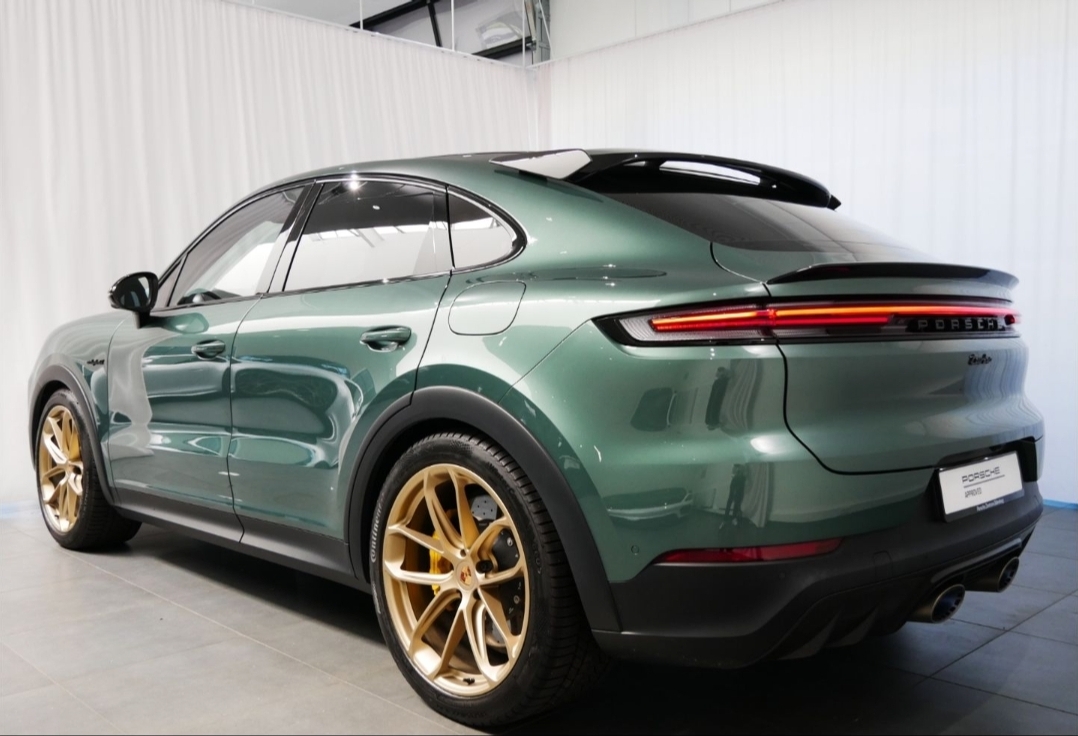 
								CAYENNE COUPE TURBO E-HYBRID full									