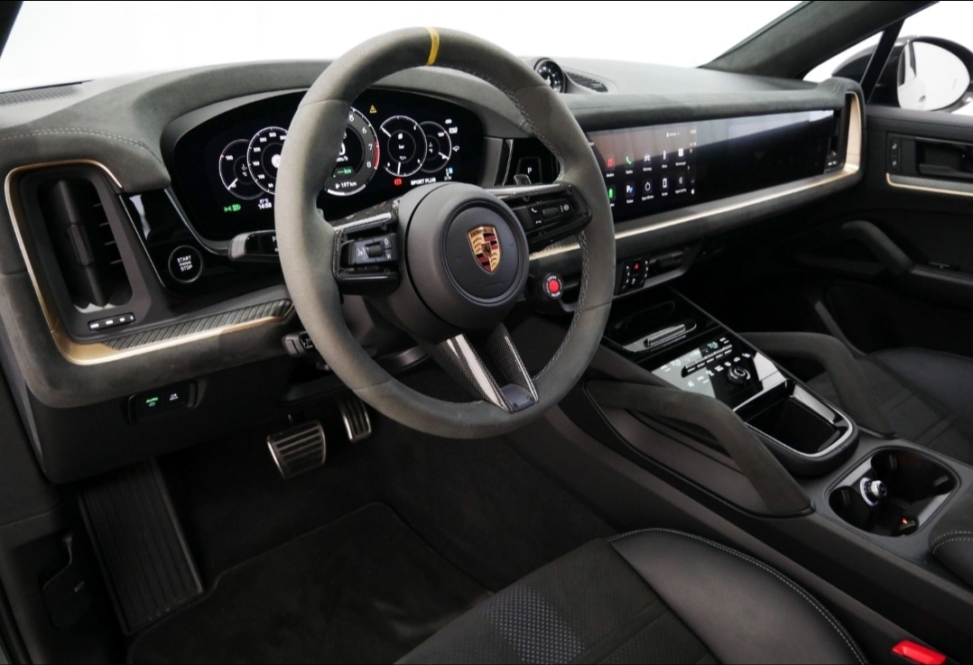 
								CAYENNE COUPE TURBO E-HYBRID full									