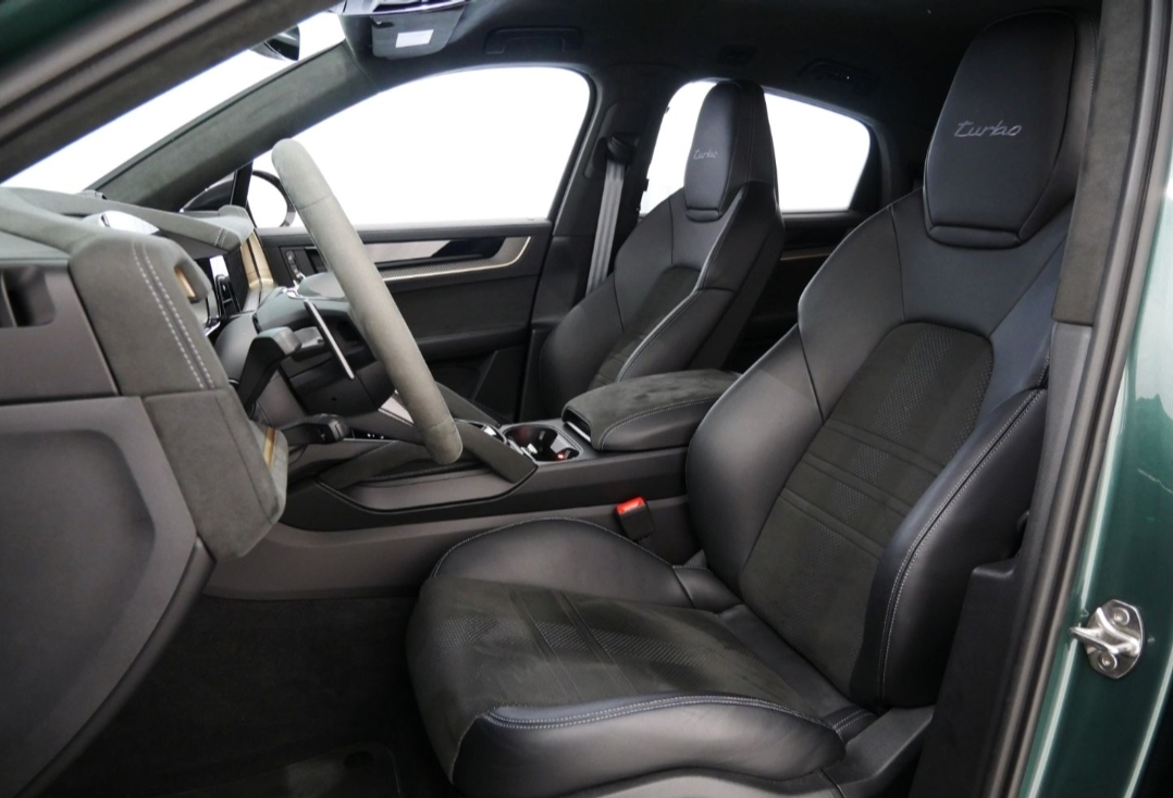 
								CAYENNE COUPE TURBO E-HYBRID full									