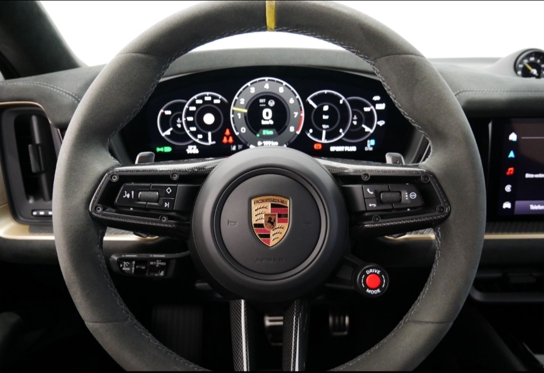 
								CAYENNE COUPE TURBO E-HYBRID full									