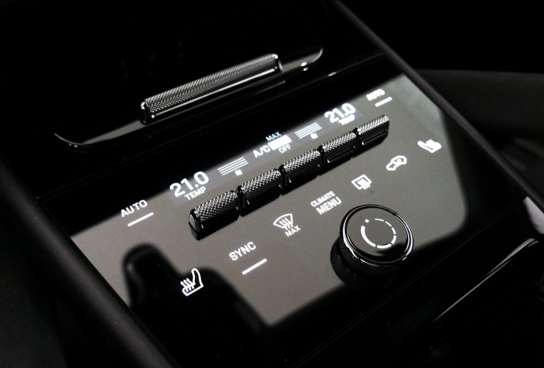
								CAYENNE COUPE TURBO E-HYBRID full									