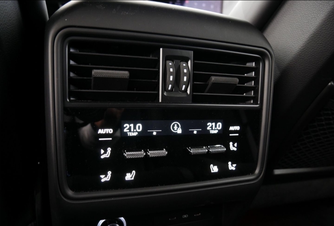 
								CAYENNE COUPE TURBO E-HYBRID full									
