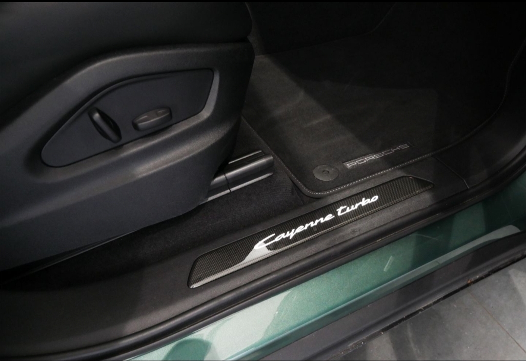 
								CAYENNE COUPE TURBO E-HYBRID full									