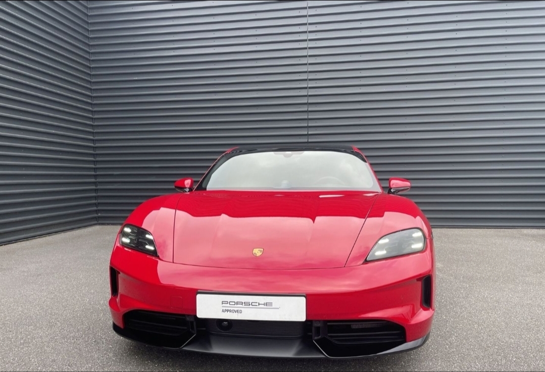 
								TAYCAN GTS SPORT TURISMO full									