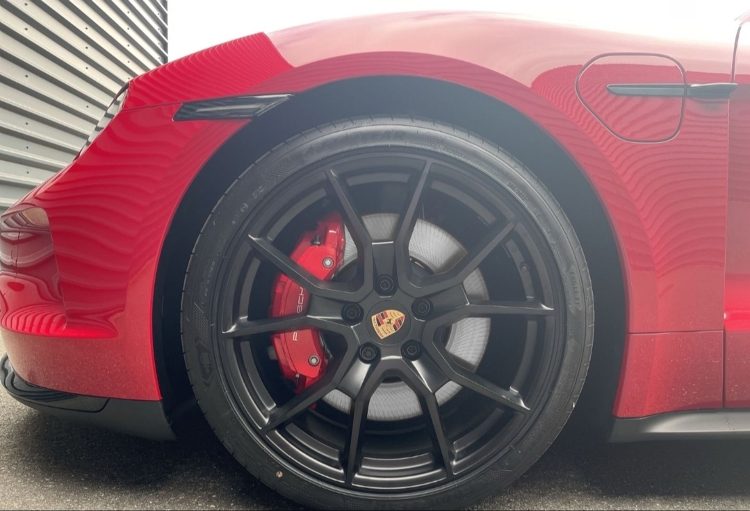 
								TAYCAN GTS SPORT TURISMO full									