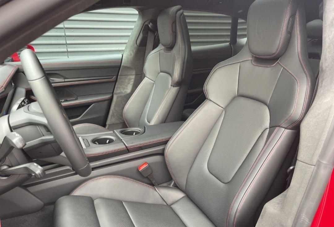 
								TAYCAN GTS SPORT TURISMO full									
