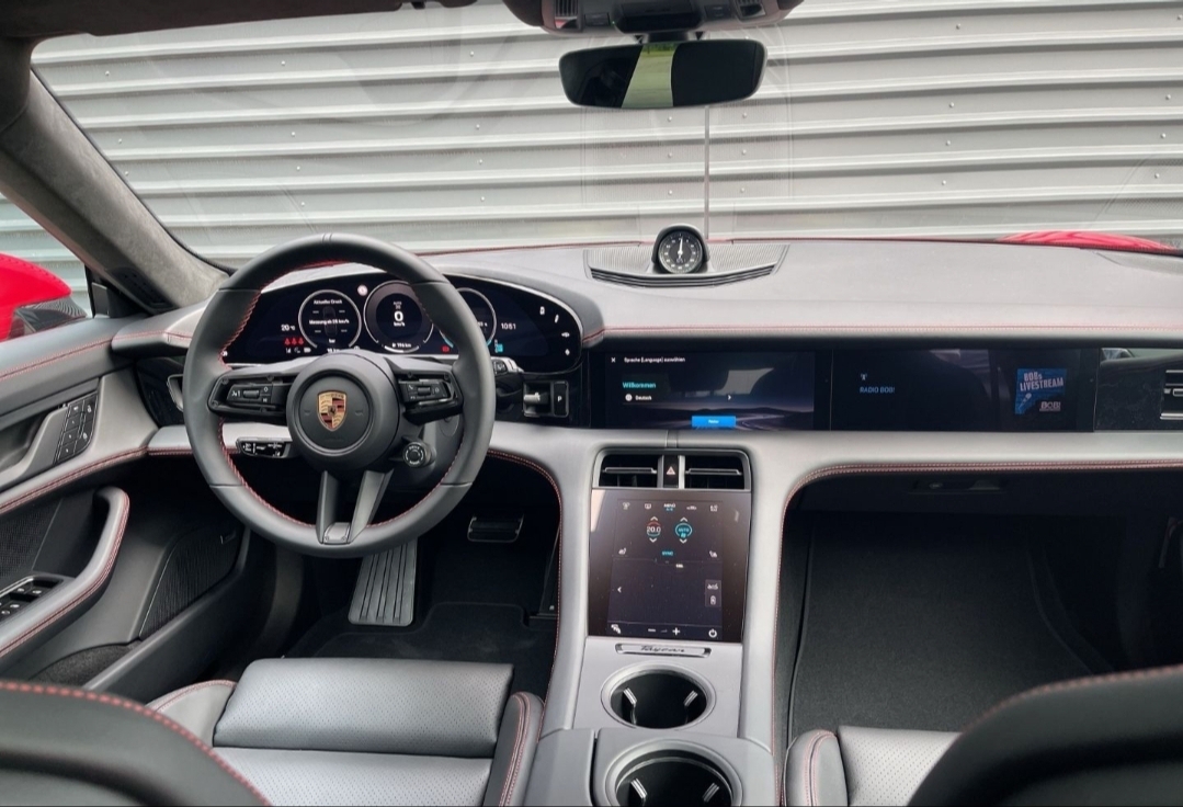 
								TAYCAN GTS SPORT TURISMO full									