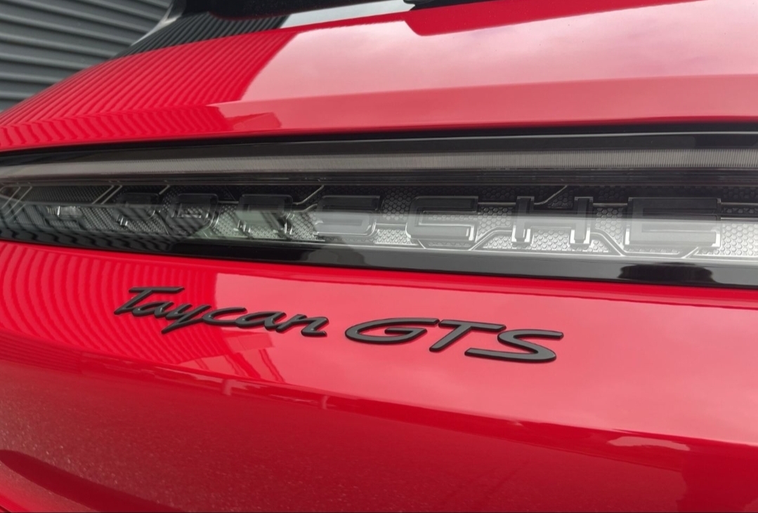 
								TAYCAN GTS SPORT TURISMO full									