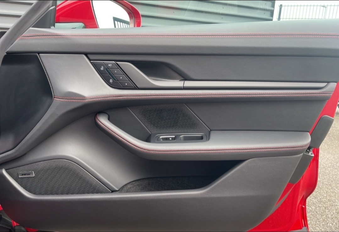 
								TAYCAN GTS SPORT TURISMO full									