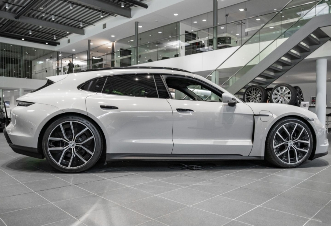 
								TAYCAN 4S SPORT TURISMO full									