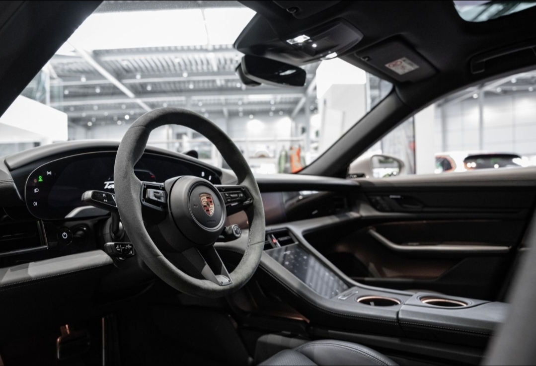 
								TAYCAN 4S SPORT TURISMO full									