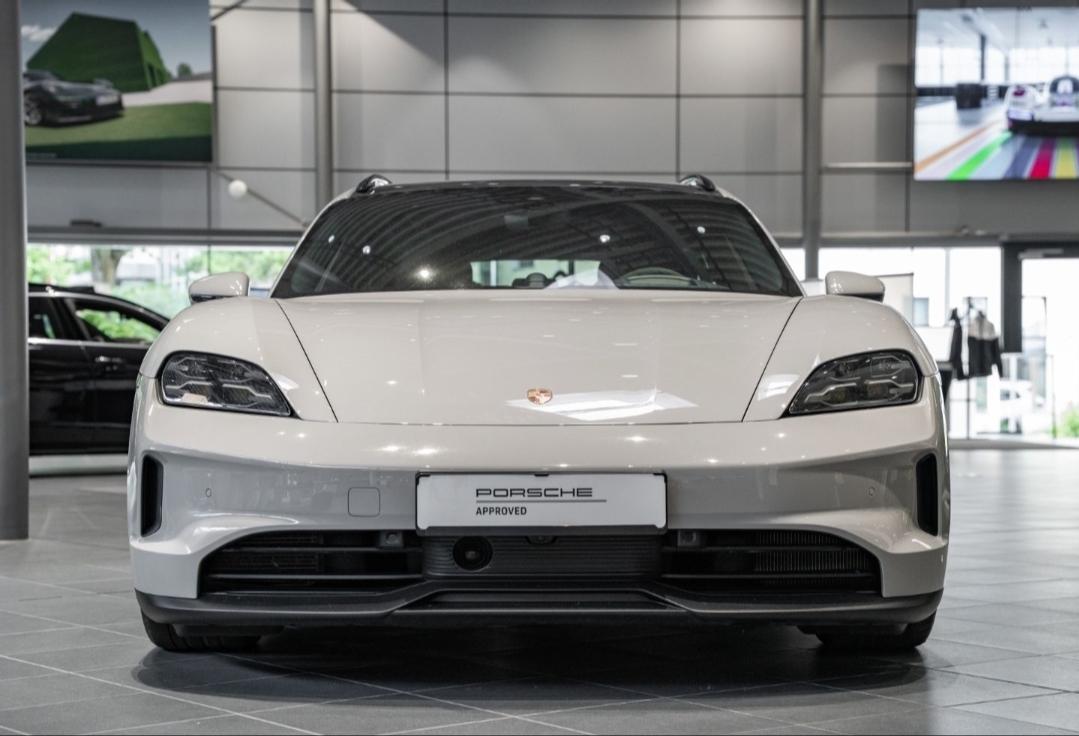
								TAYCAN 4S SPORT TURISMO full									