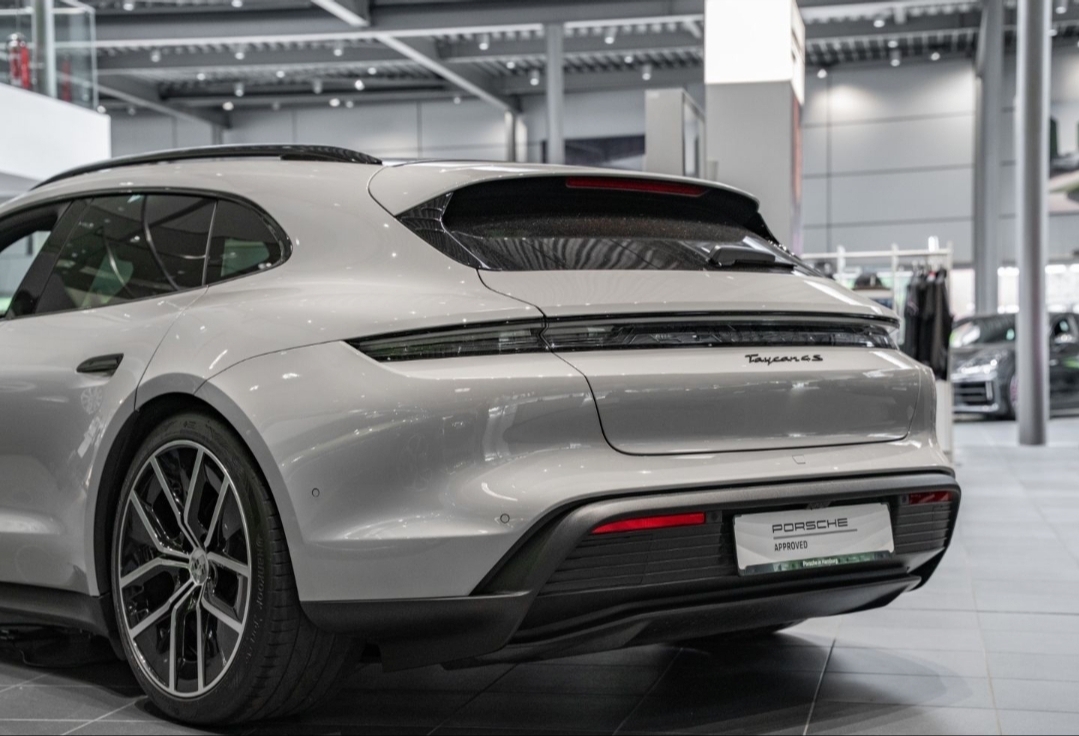 
								TAYCAN 4S SPORT TURISMO full									
