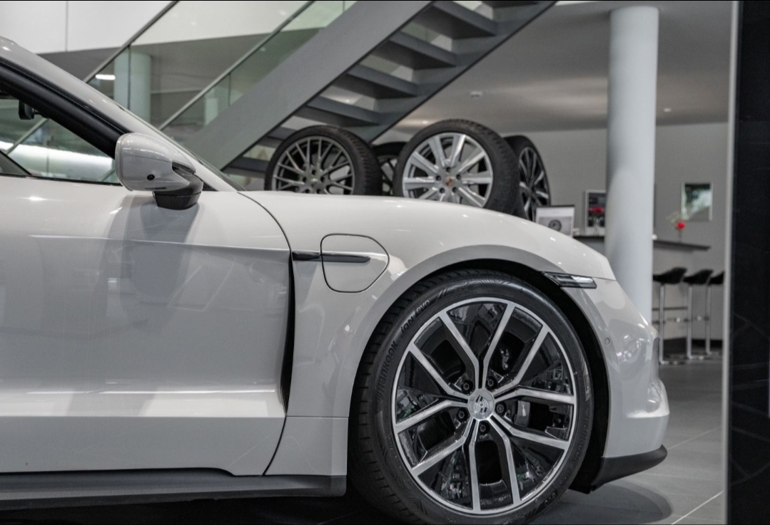 
								TAYCAN 4S SPORT TURISMO full									