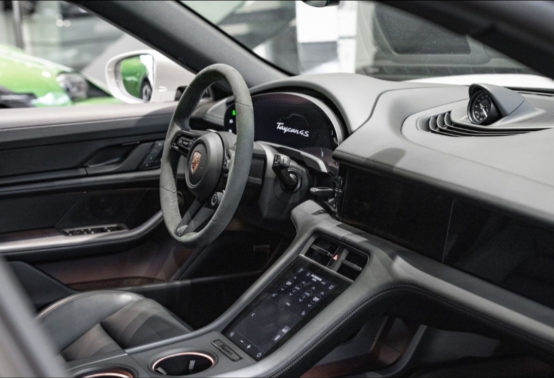 
								TAYCAN 4S SPORT TURISMO full									
