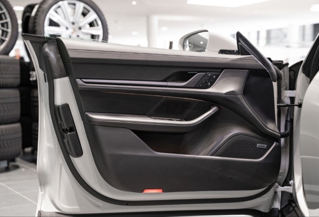 
								TAYCAN 4S SPORT TURISMO full									