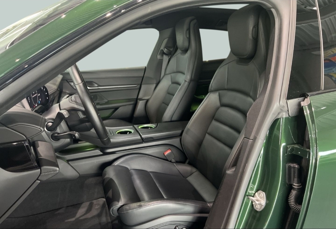 
								TAYCAN 4S CROSS TURISMO full									