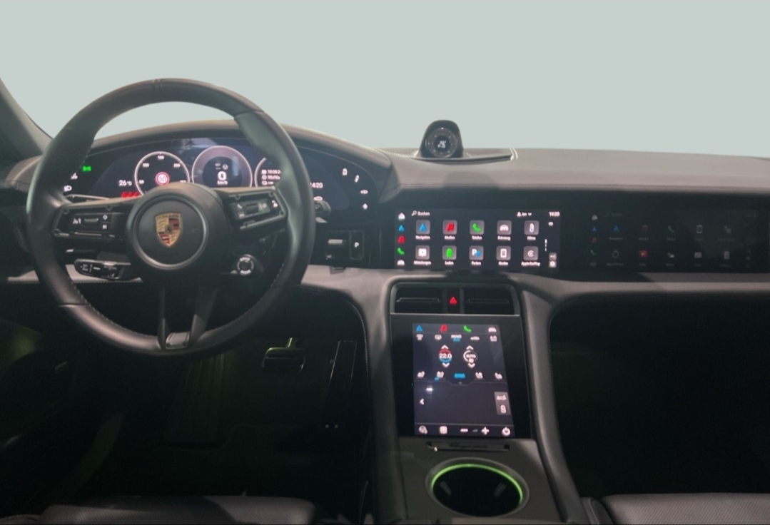 
								TAYCAN 4S CROSS TURISMO full									
