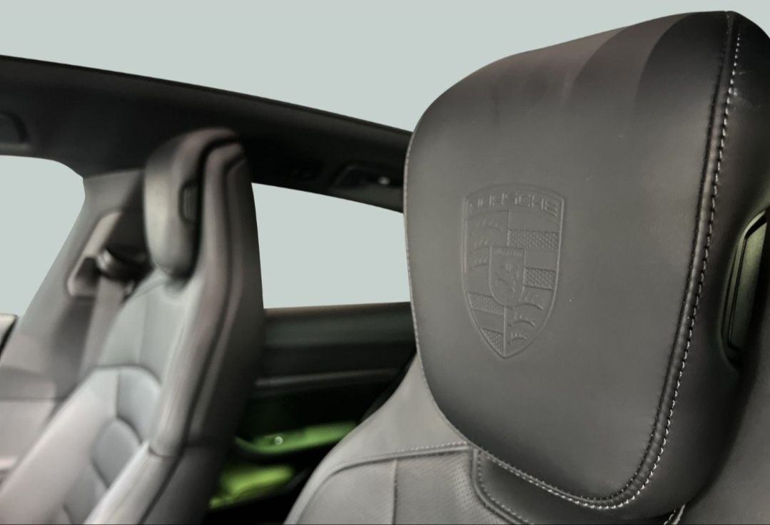 
								TAYCAN 4S CROSS TURISMO full									