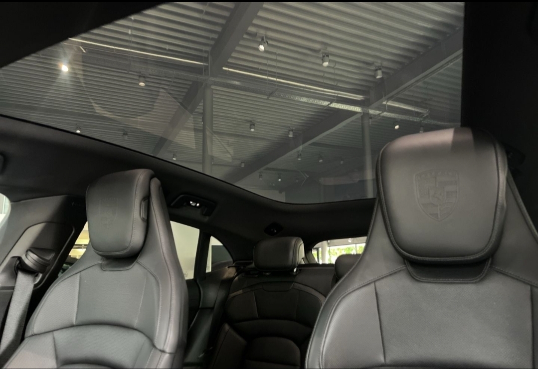 
								TAYCAN 4S CROSS TURISMO full									