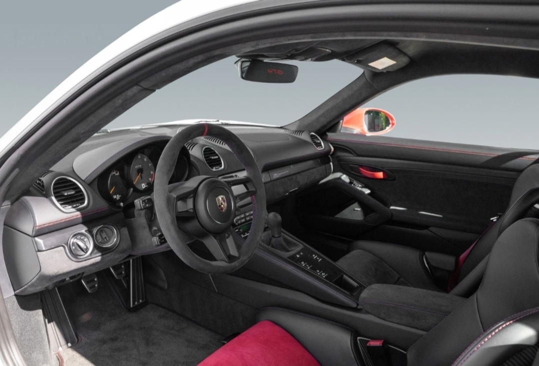 
								CAYMAN 718 GT4 full									