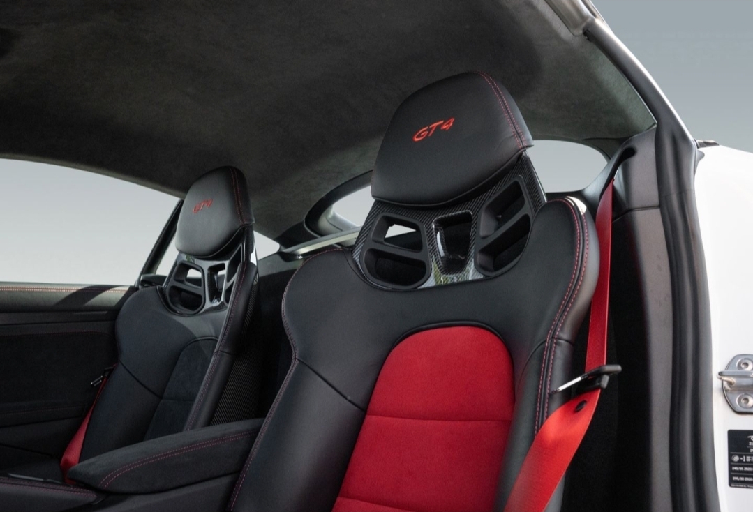 
								CAYMAN 718 GT4 full									