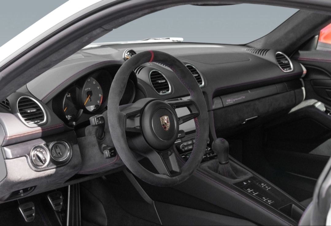 
								CAYMAN 718 GT4 full									