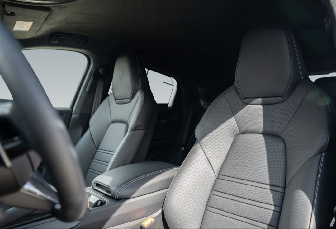 
								CAYENNE COUPE E-HYBRID TURBO full									