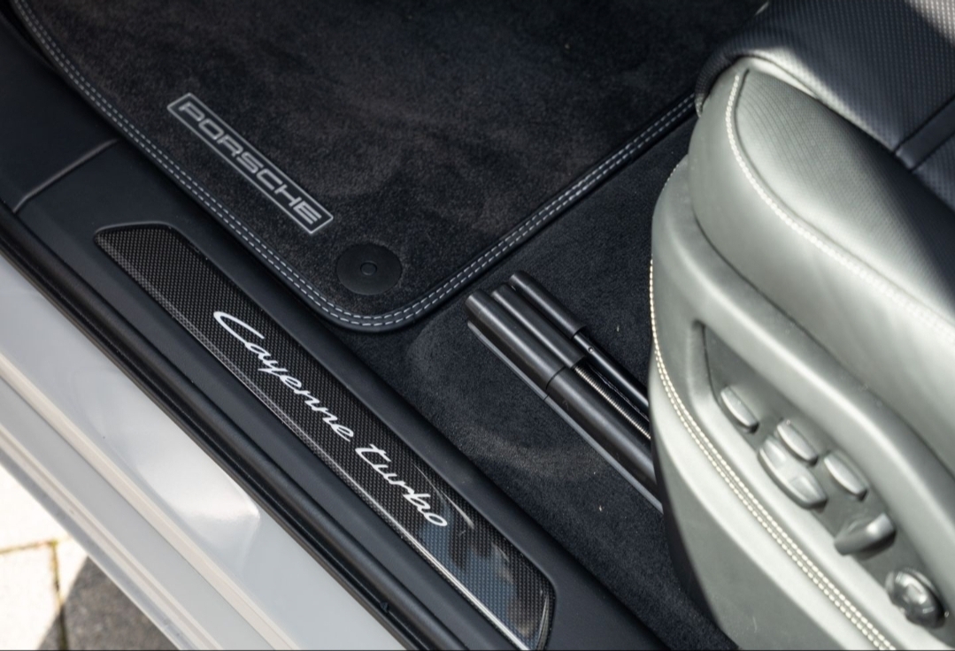 
								CAYENNE COUPE E-HYBRID TURBO full									