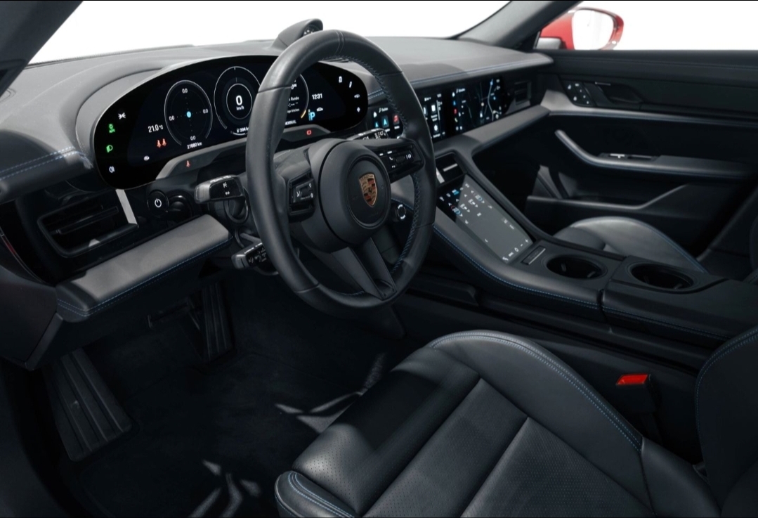 
								TAYCAN 4S CROSS TURISMO full									