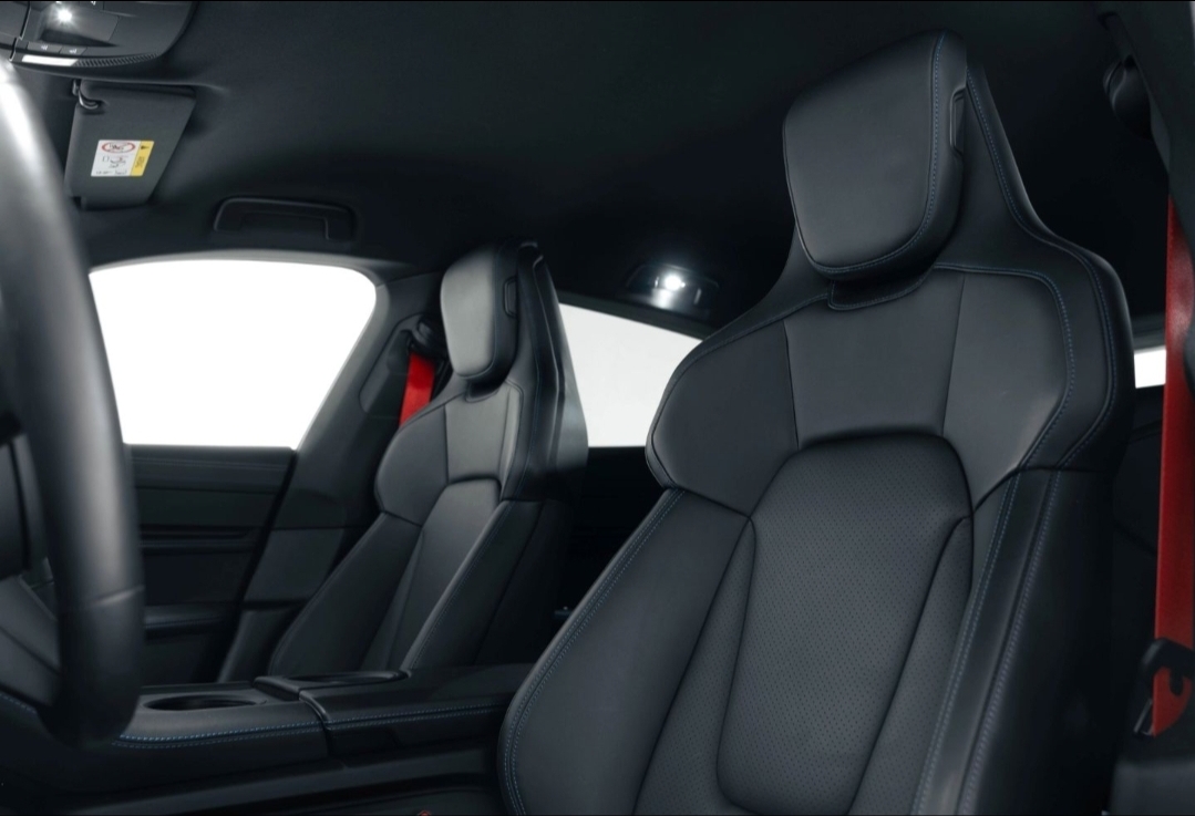 
								TAYCAN 4S CROSS TURISMO full									