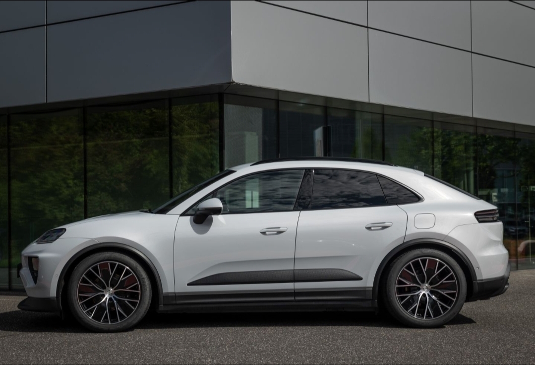 
								MACAN 4 full									