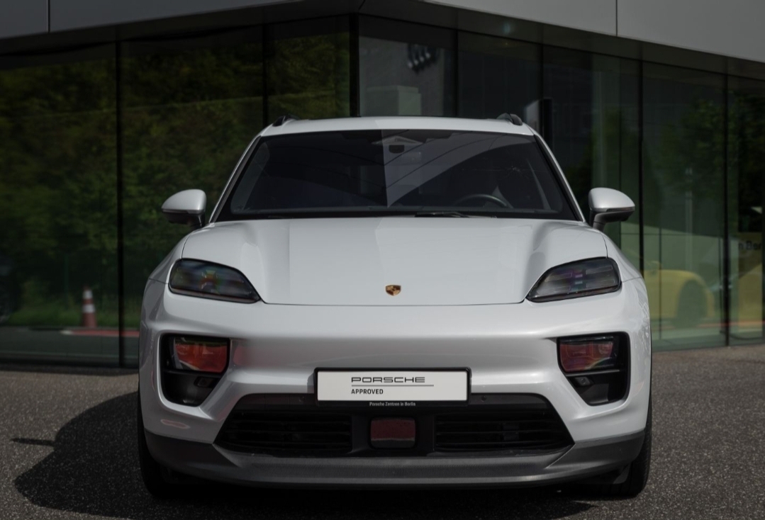 
								MACAN 4 full									